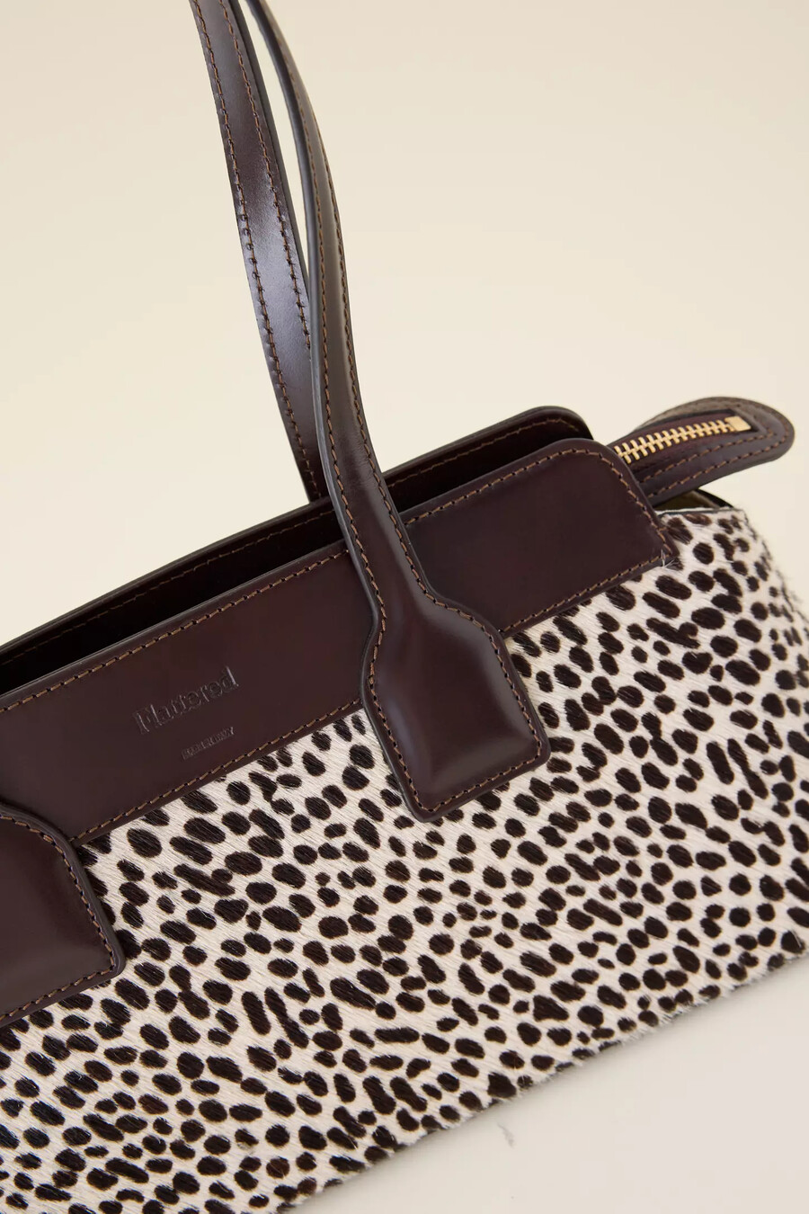 bolso de hombro de piel con efecto poni greta flatled