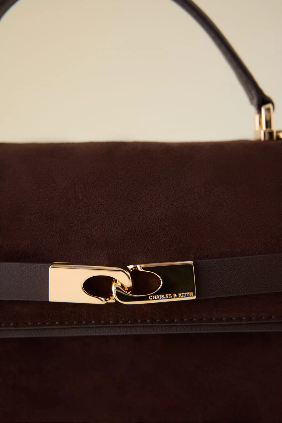 bolso de mano con cinturón y asa superior de charles keith arlet