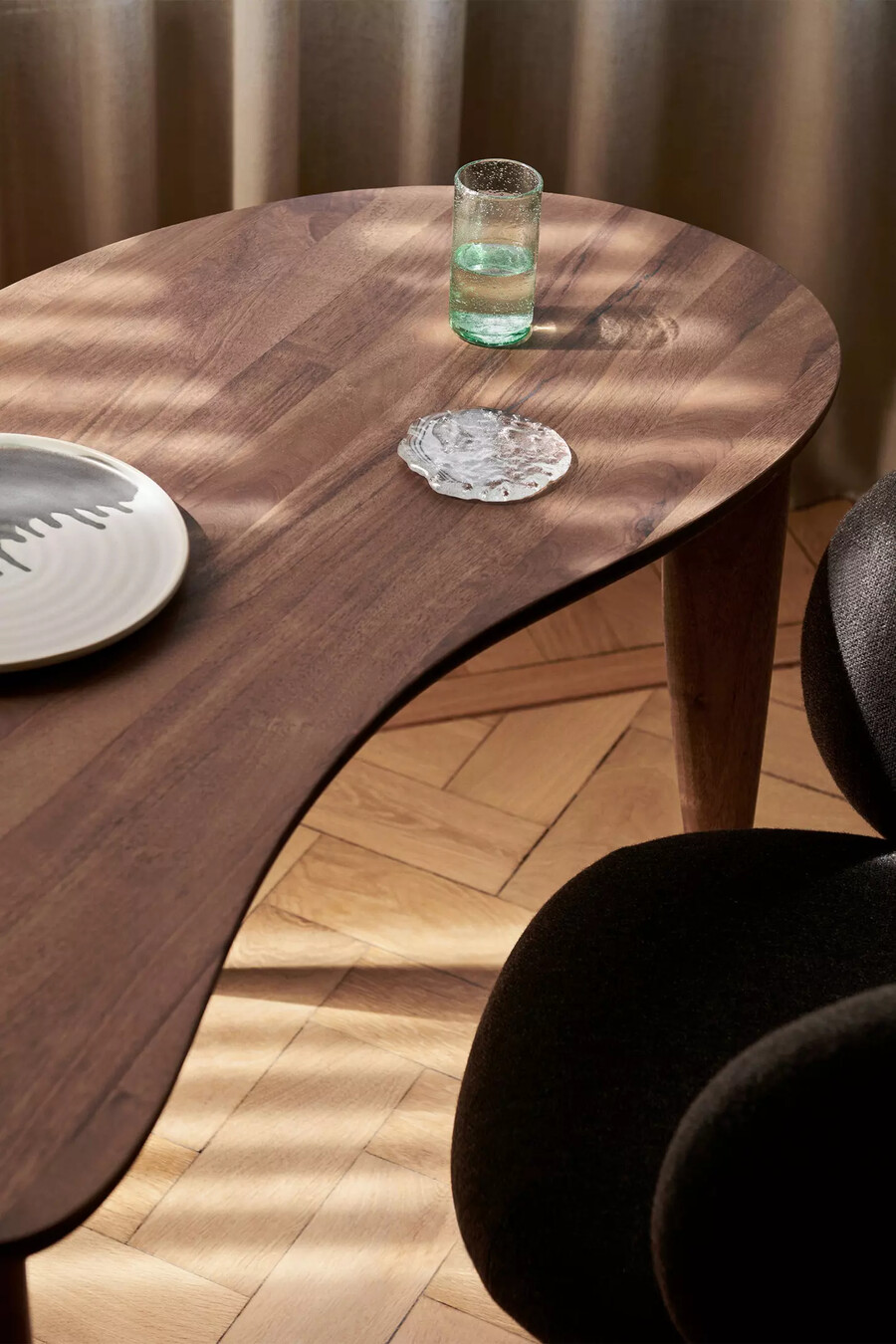 escritorio feve de nogal de ferm living