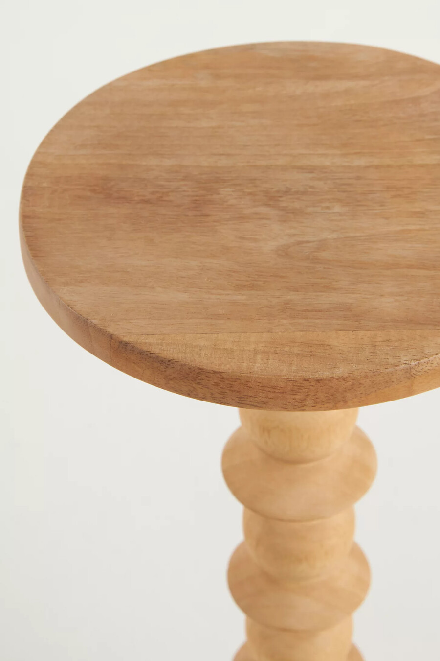 mesa auxiliar redonda de madera de mango hudson