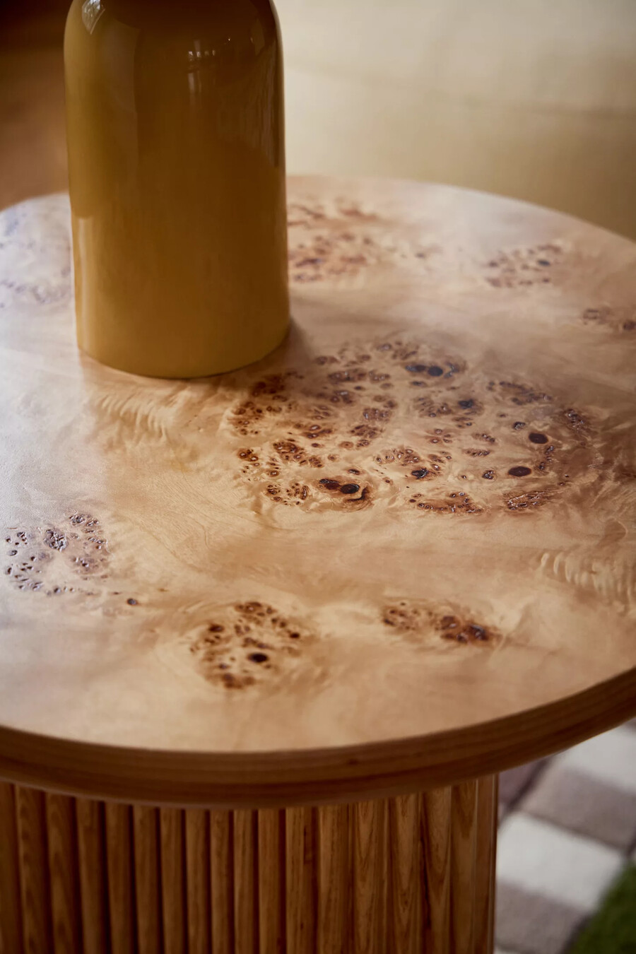 mesa auxiliar pequeña de madera de nudo scout