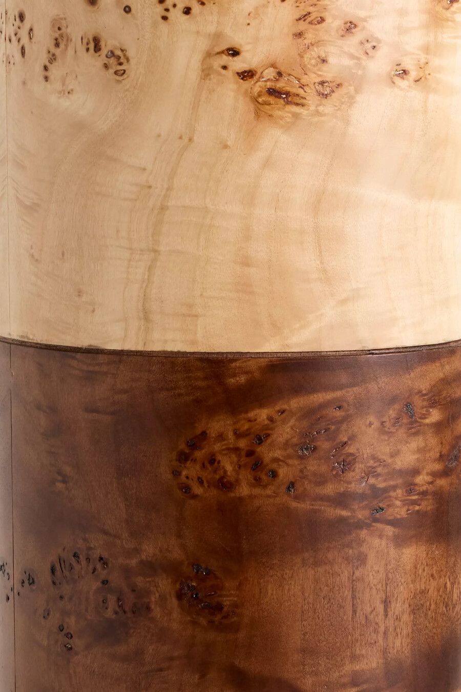 zócalo de madera de raíz holandesa