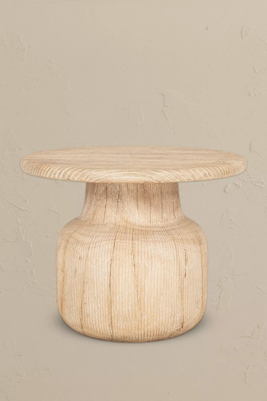 mesa auxiliar de madera ranurada vivan de nkuku