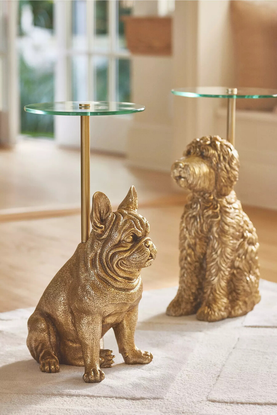 la mesa auxiliar con icono de perro