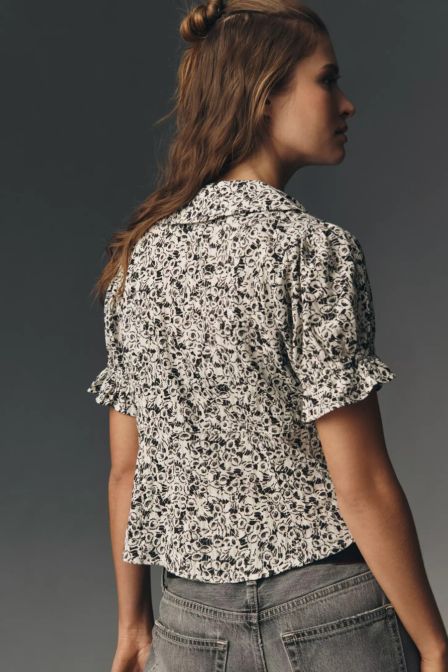 la blusa con cuello y botones keira de pilcro edición esmoquin