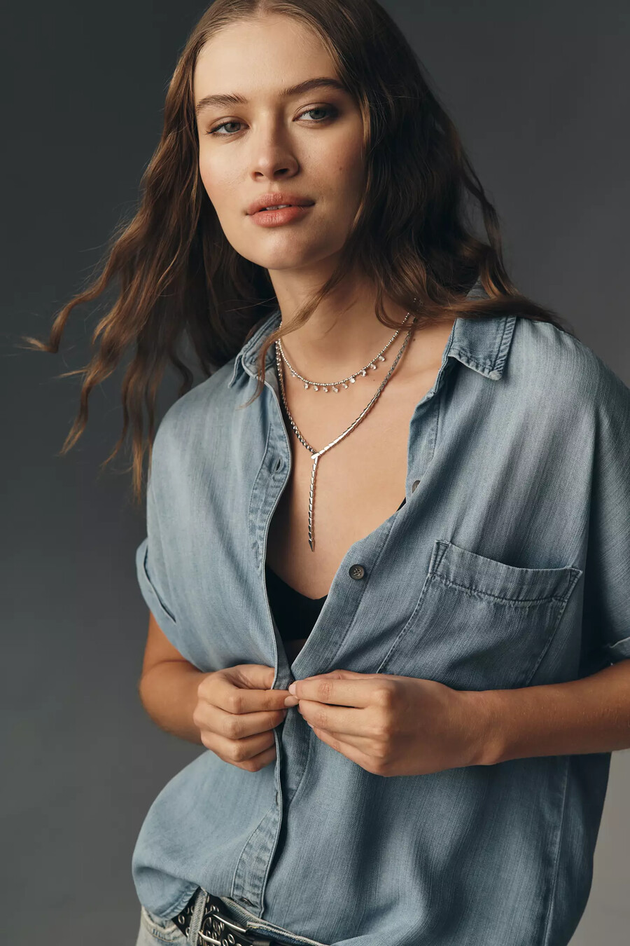 camisa abotonada fresca de tela y piedra