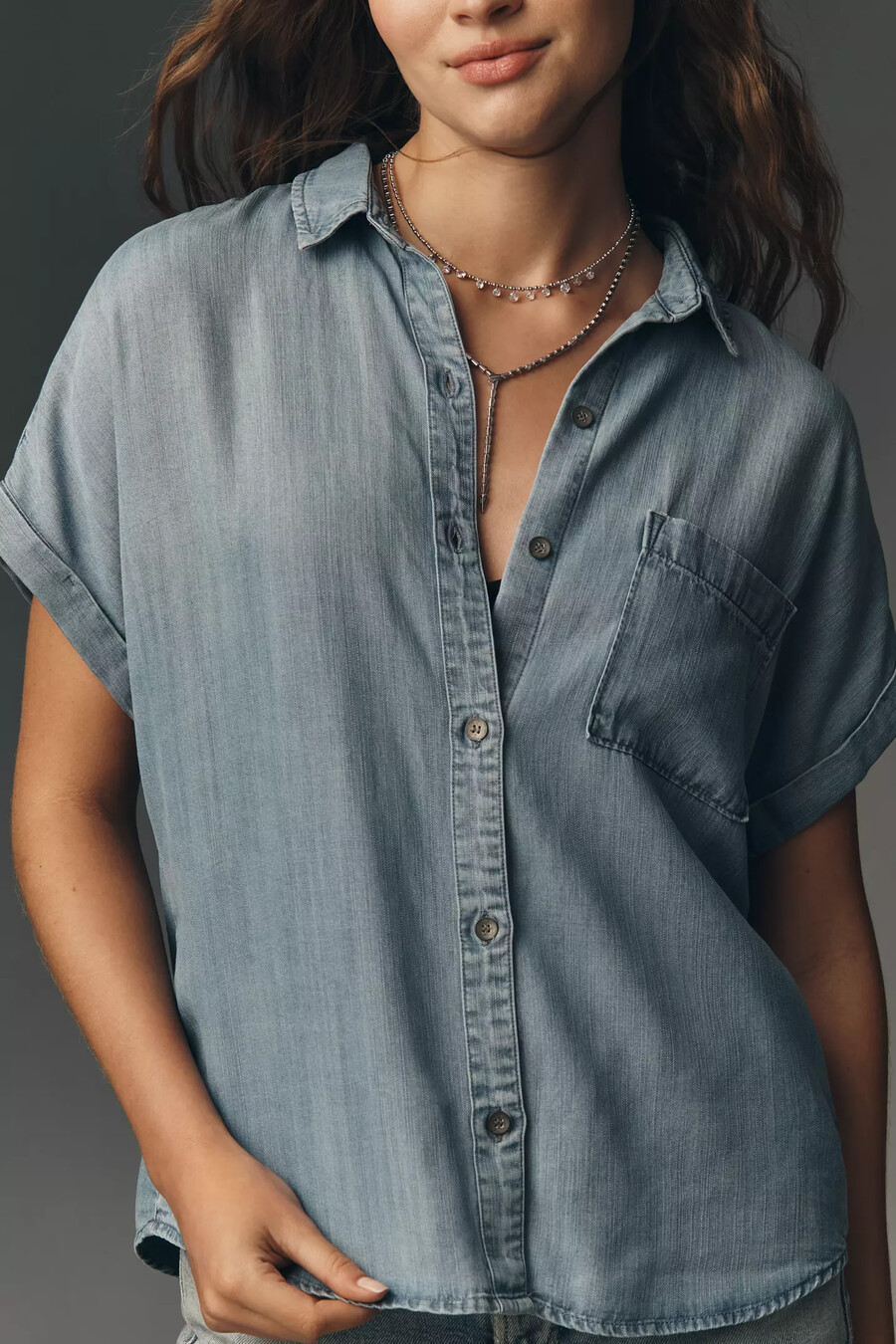 camisa abotonada fresca de tela y piedra