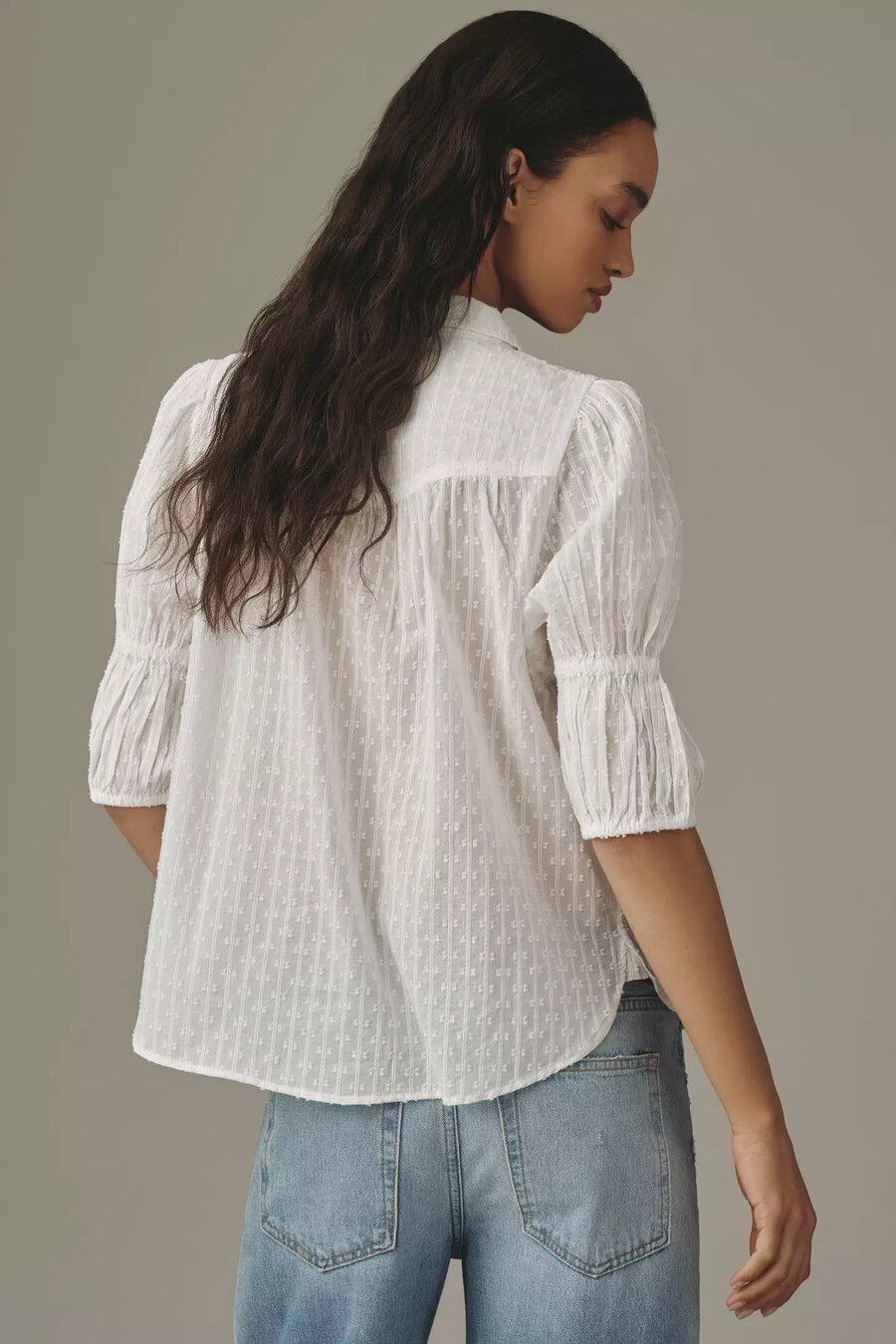blusa abotonada con mangas abullonadas de pilcro