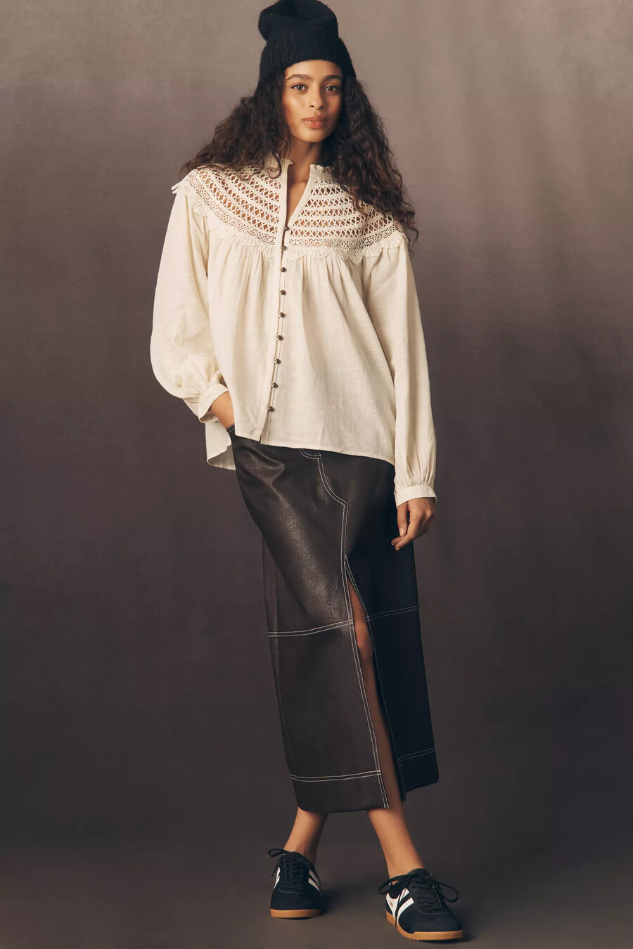 blusa campesina con canesú de encaje pilcro