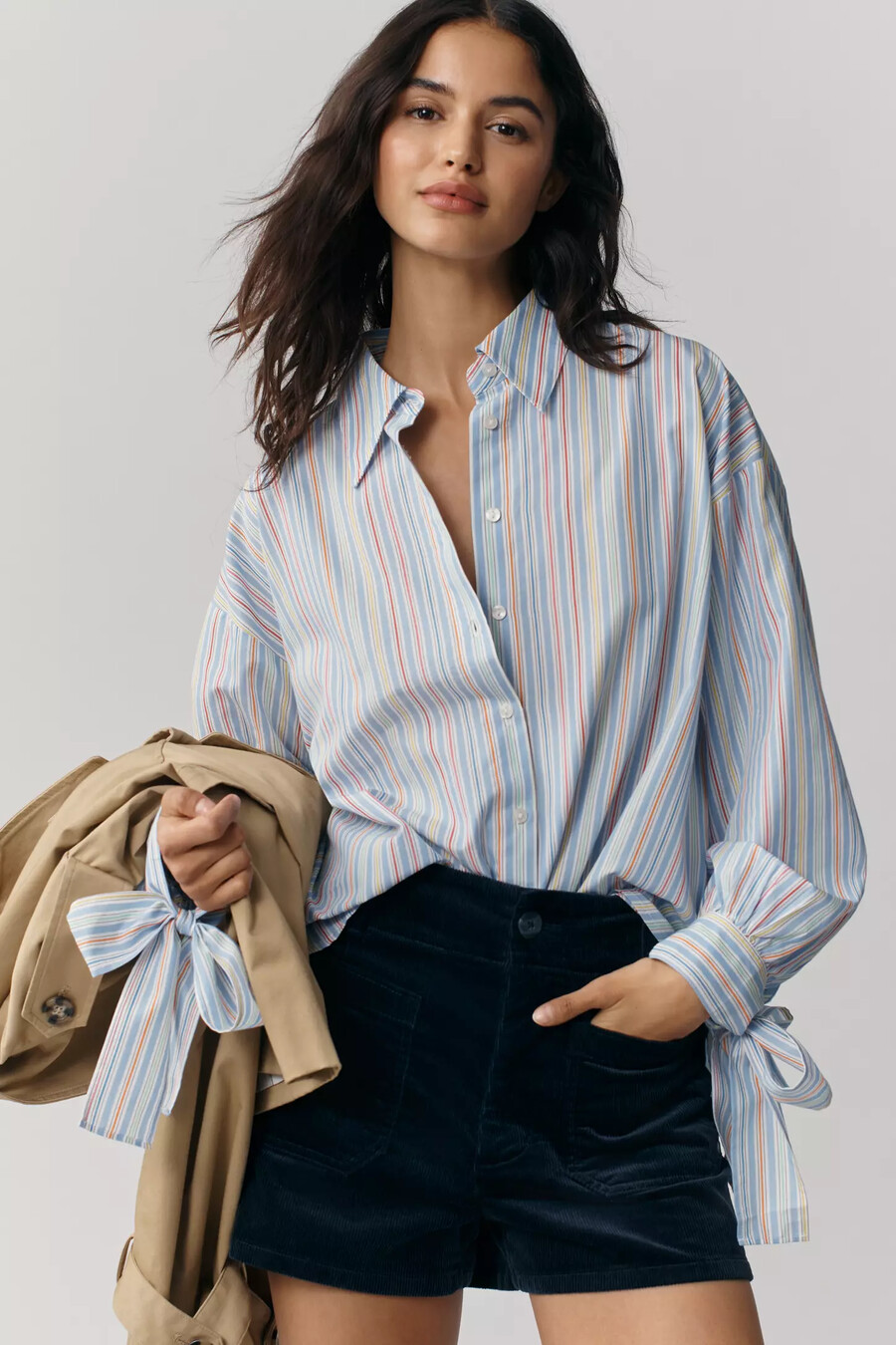 camisa con botones y puños con lazo de maeve
