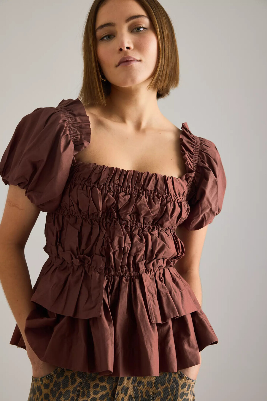 damson madder lyza blusa fruncida con mangas abullonadas