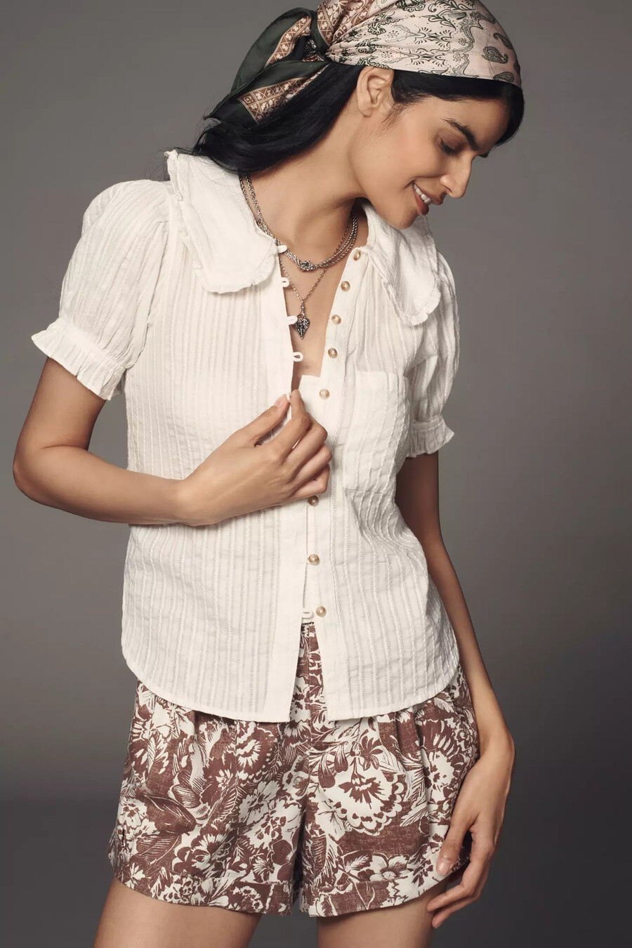 la blusa con cuello y botones delanteros keira de pilcro