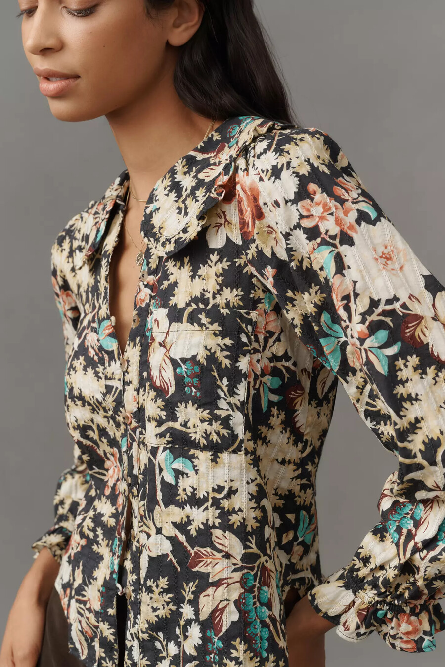 blusa keira con cuello y botones al frente de pilcro edición de manga larga