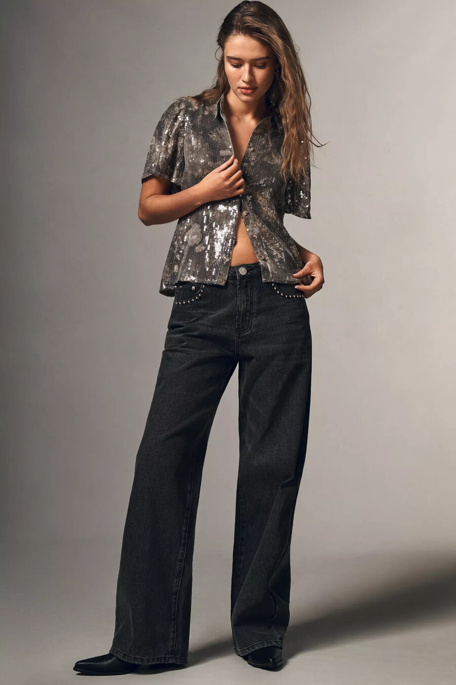 blusa de lentejuelas de manga corta con botones pilcro