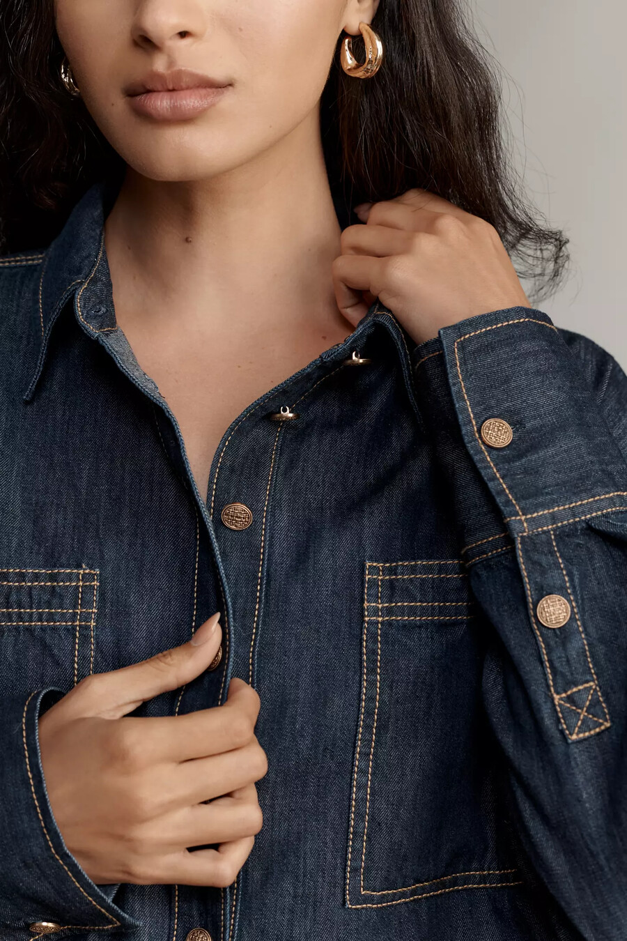 camisa vaquera corta de manga larga con botones maeve