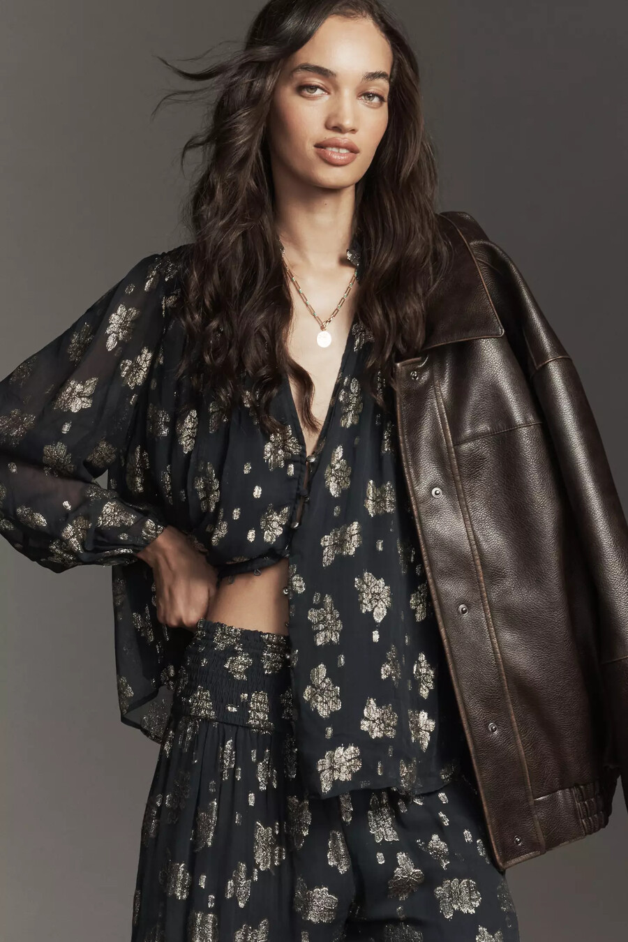 la blusa transparente adornada estela