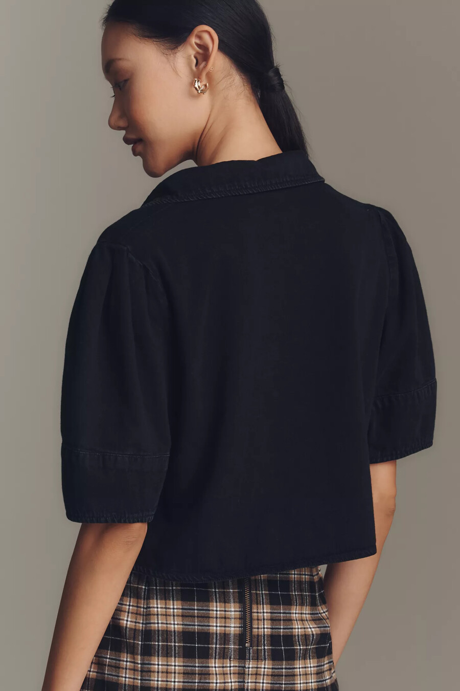 blusa corta con cuello y mangas farol de pilcro