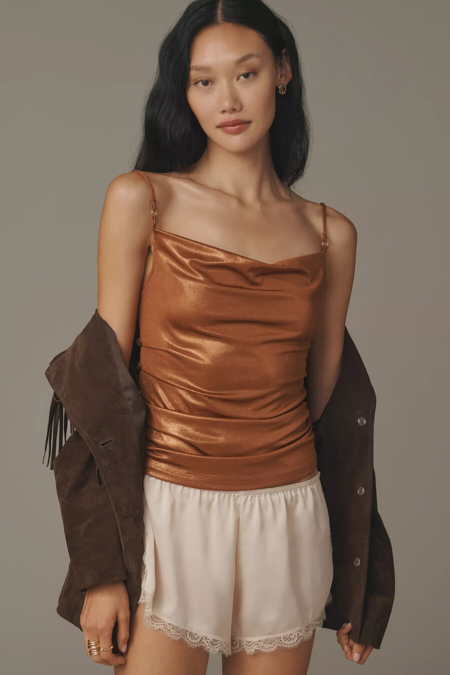camiseta sin mangas con cuello vuelto y herrajes de anthropologie