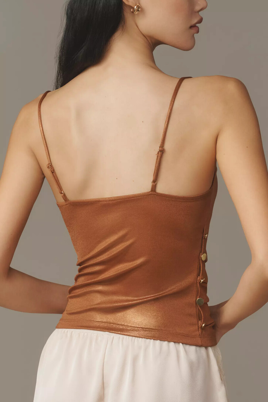 camiseta sin mangas con cuello vuelto y herrajes de anthropologie