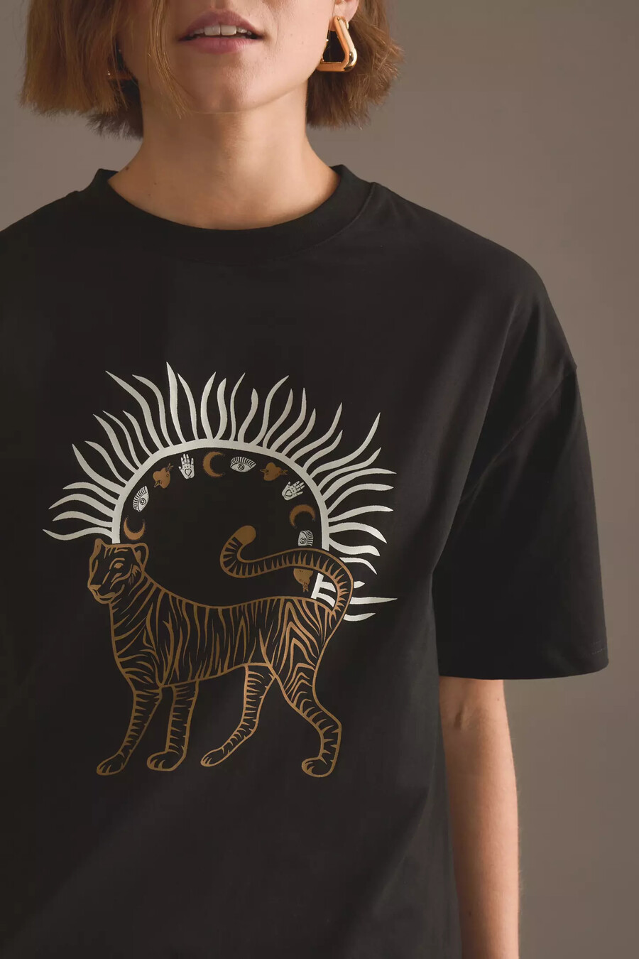 camiseta nunca completamente vestida tigre y sol
