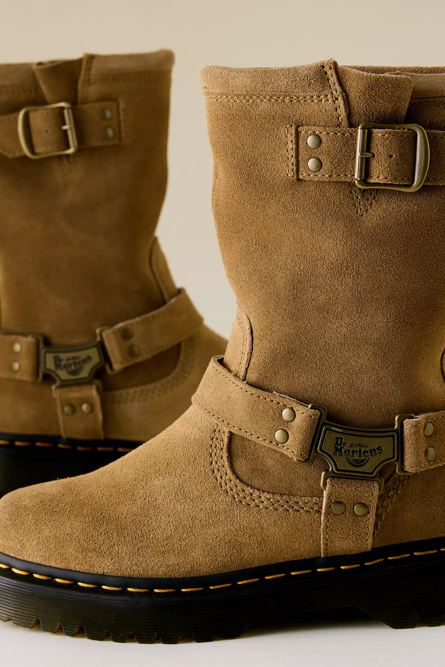 botas de motociclista de cuero anistone de dr. martens