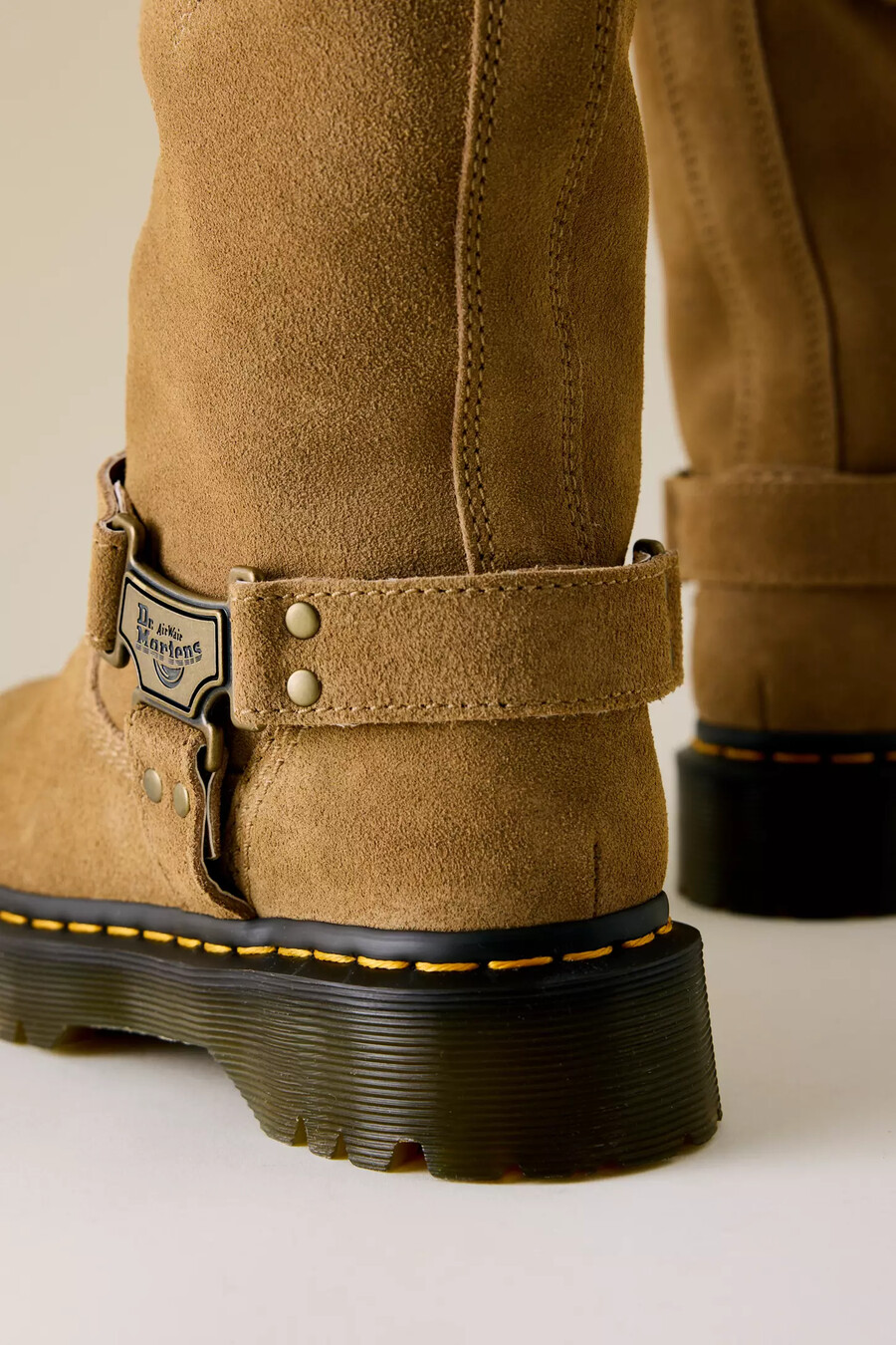 botas de motociclista de cuero anistone de dr. martens