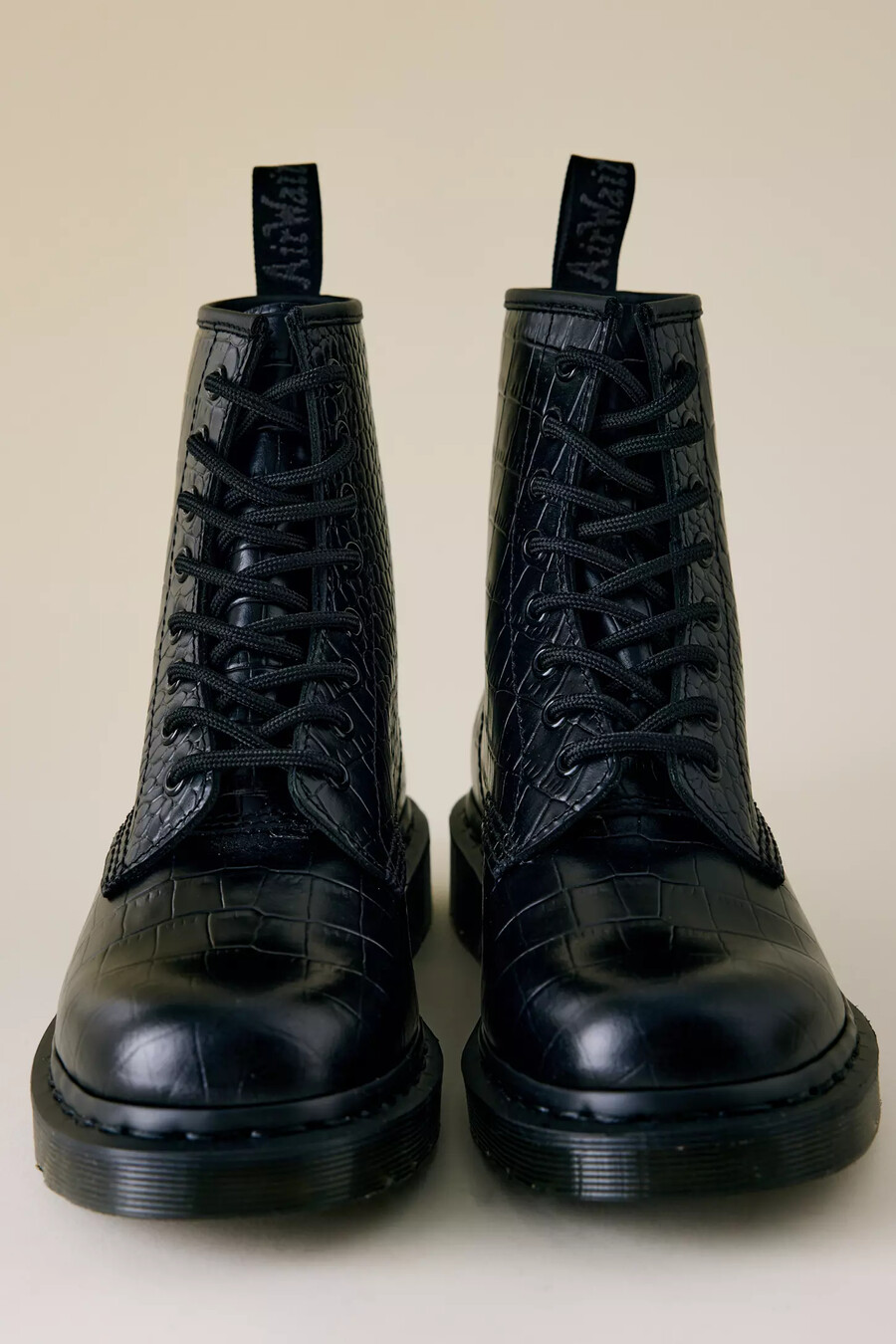 botas dr. martens 1460 con relieve de cocodrilo