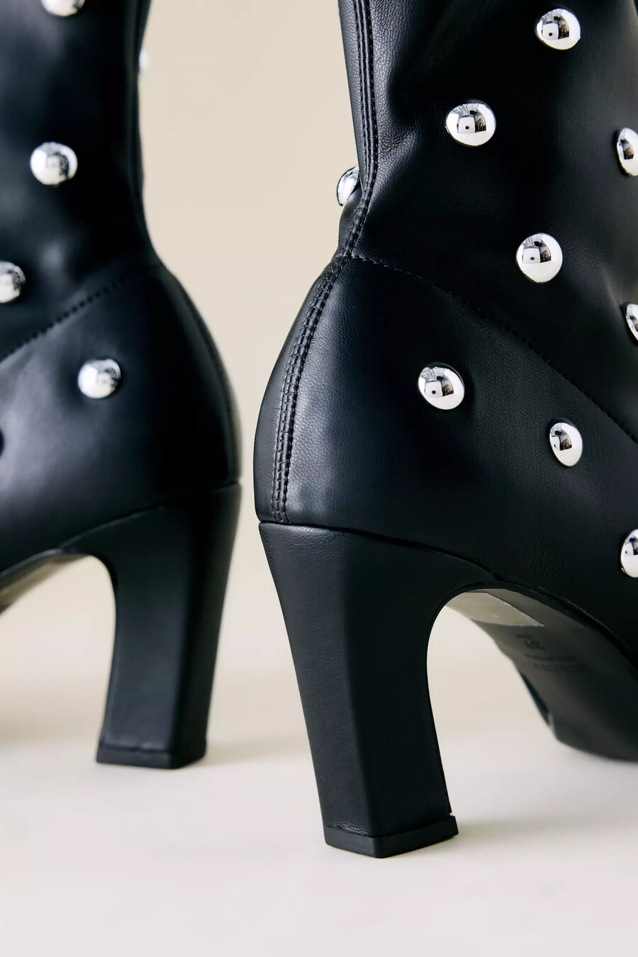 botas elásticas con tachuelas maeve