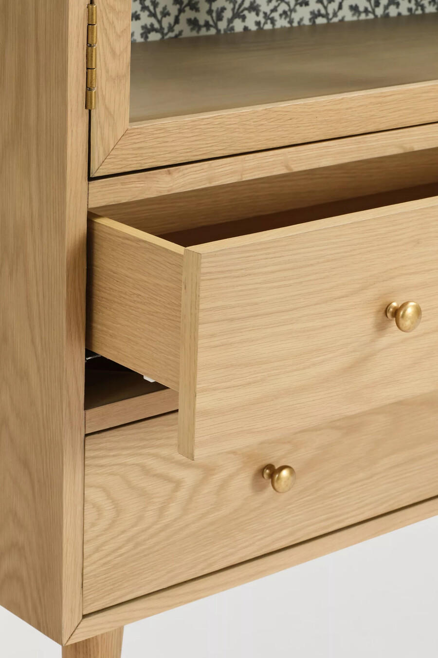 gabinete de curiosidades de roble moretti