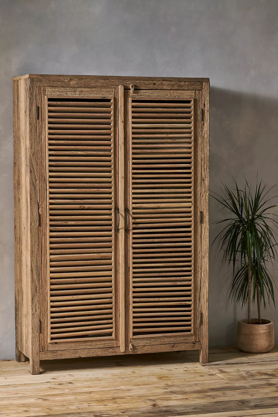 gabinete de listones de madera recuperada nkuku ibo