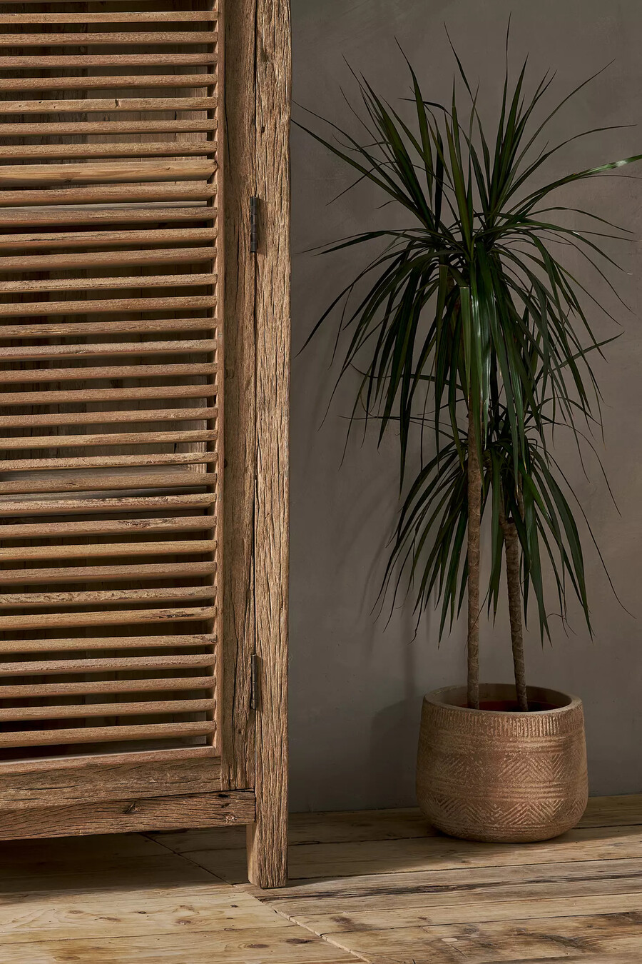 gabinete de listones de madera recuperada nkuku ibo