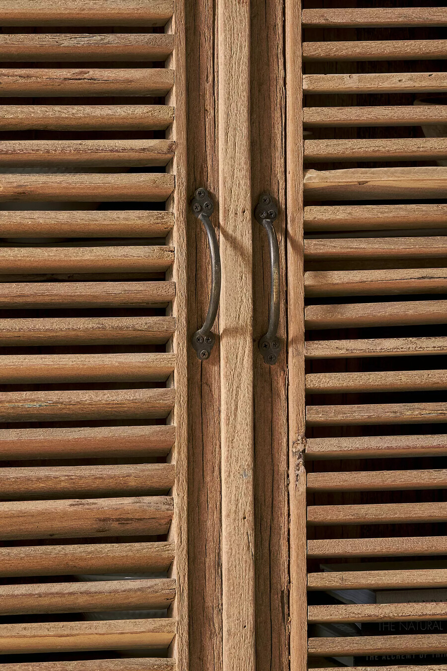 gabinete de listones de madera recuperada nkuku ibo