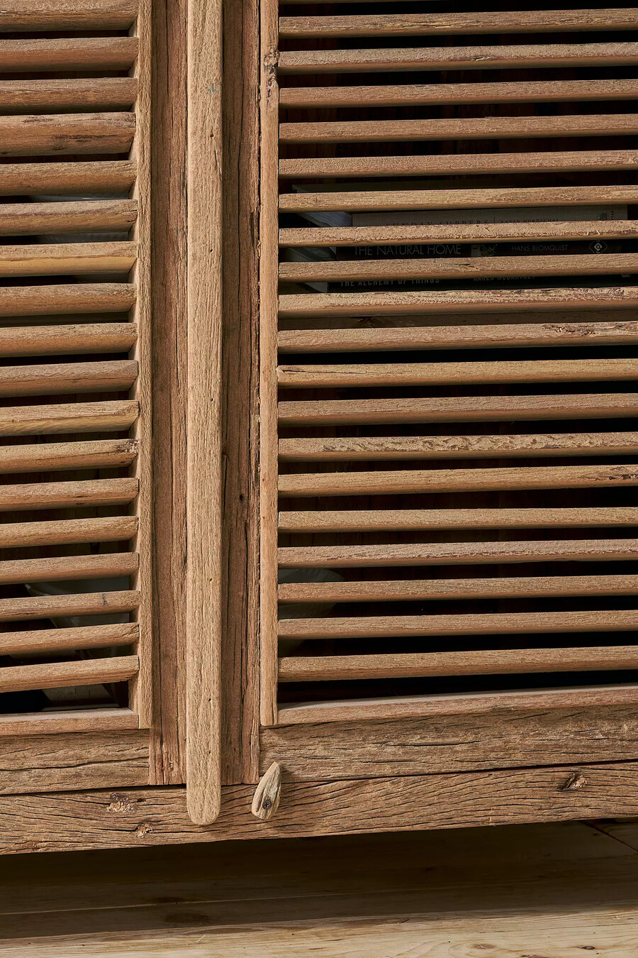 gabinete de listones de madera recuperada nkuku ibo