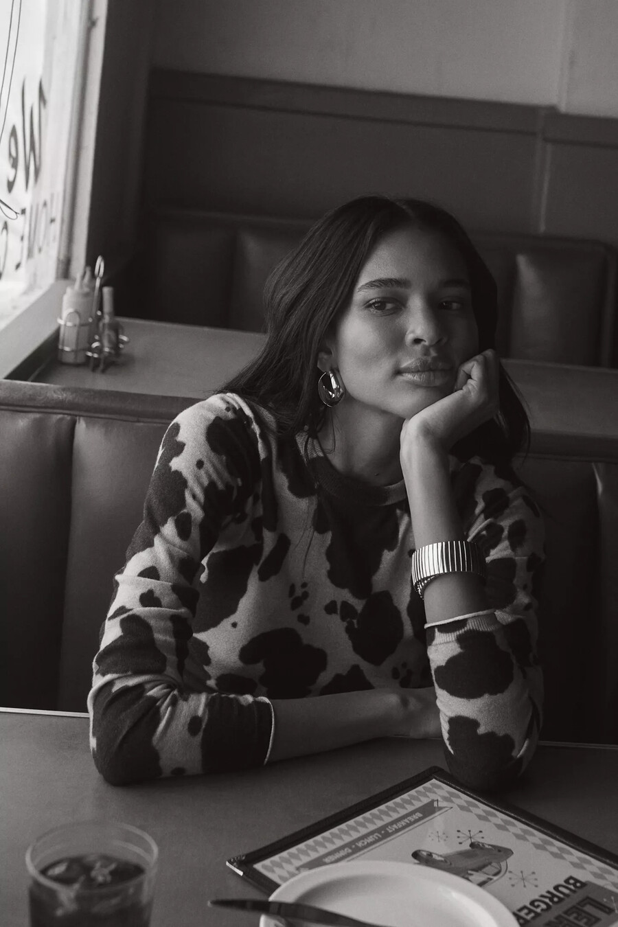 jersey con cuello redondo y estampado de vaca de maeve