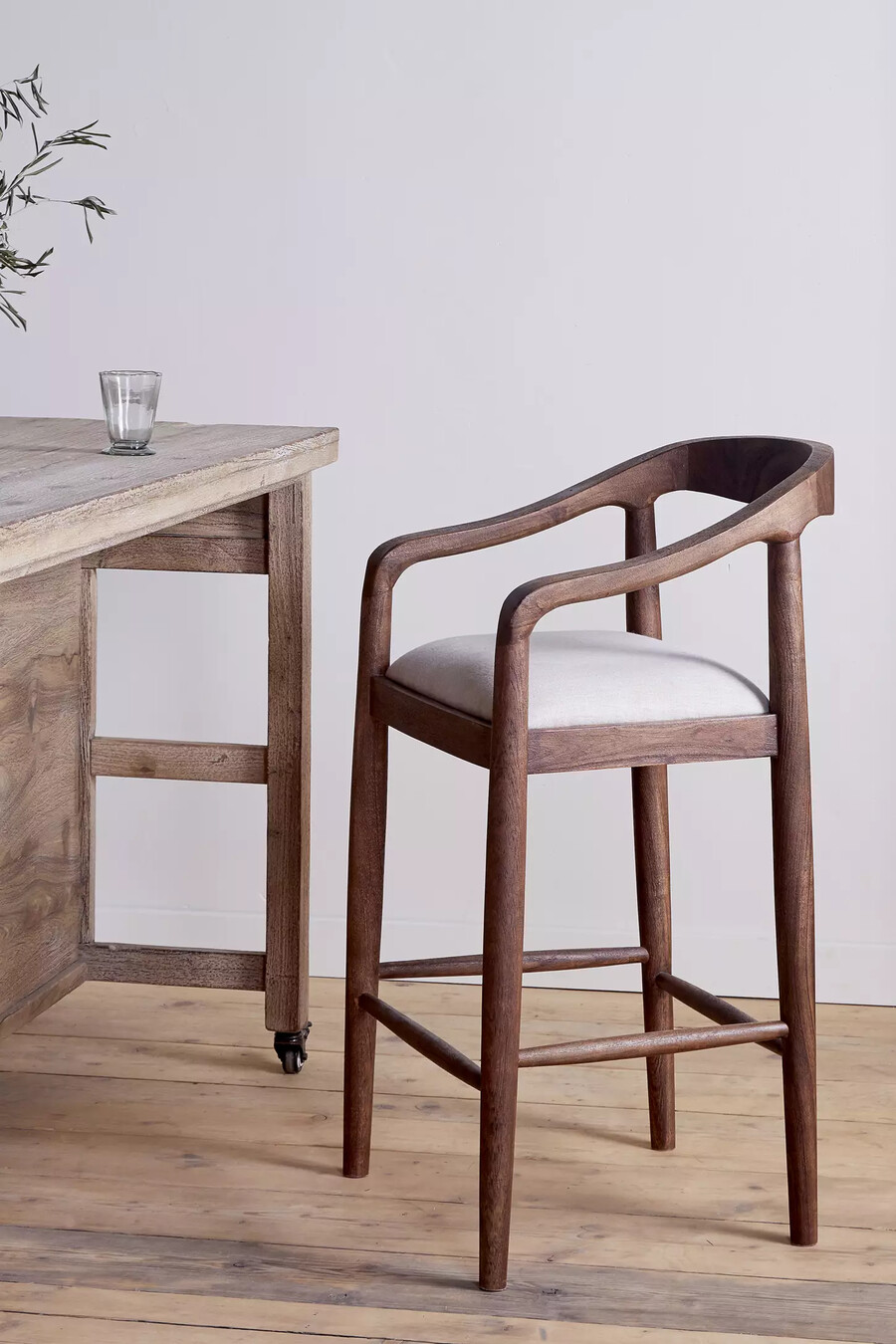 silla de mostrador tapizada de acacia nkuku anbu