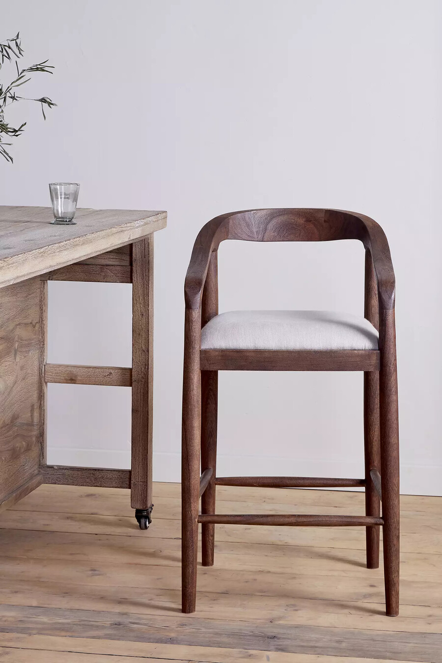 silla de mostrador tapizada de acacia nkuku anbu