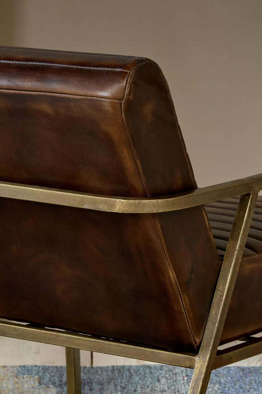 sillón nkuku mirai de piel acanalada