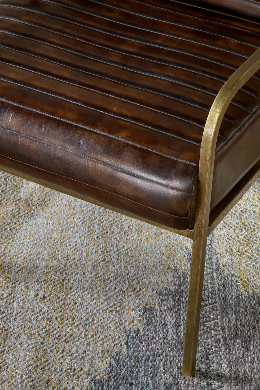 sillón nkuku mirai de piel acanalada