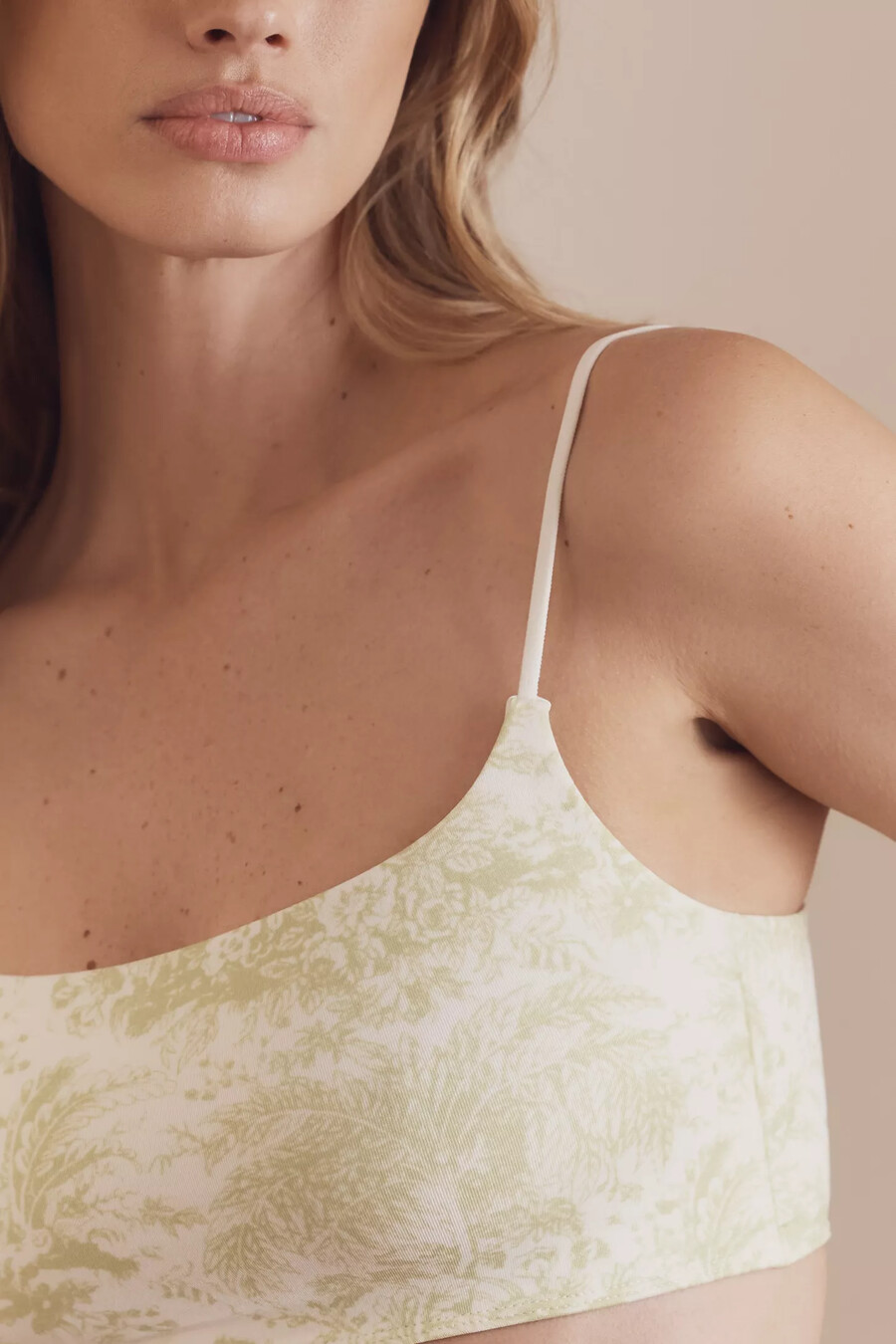 bralette de escote cuadrado sin costuras renna de anthropologie
