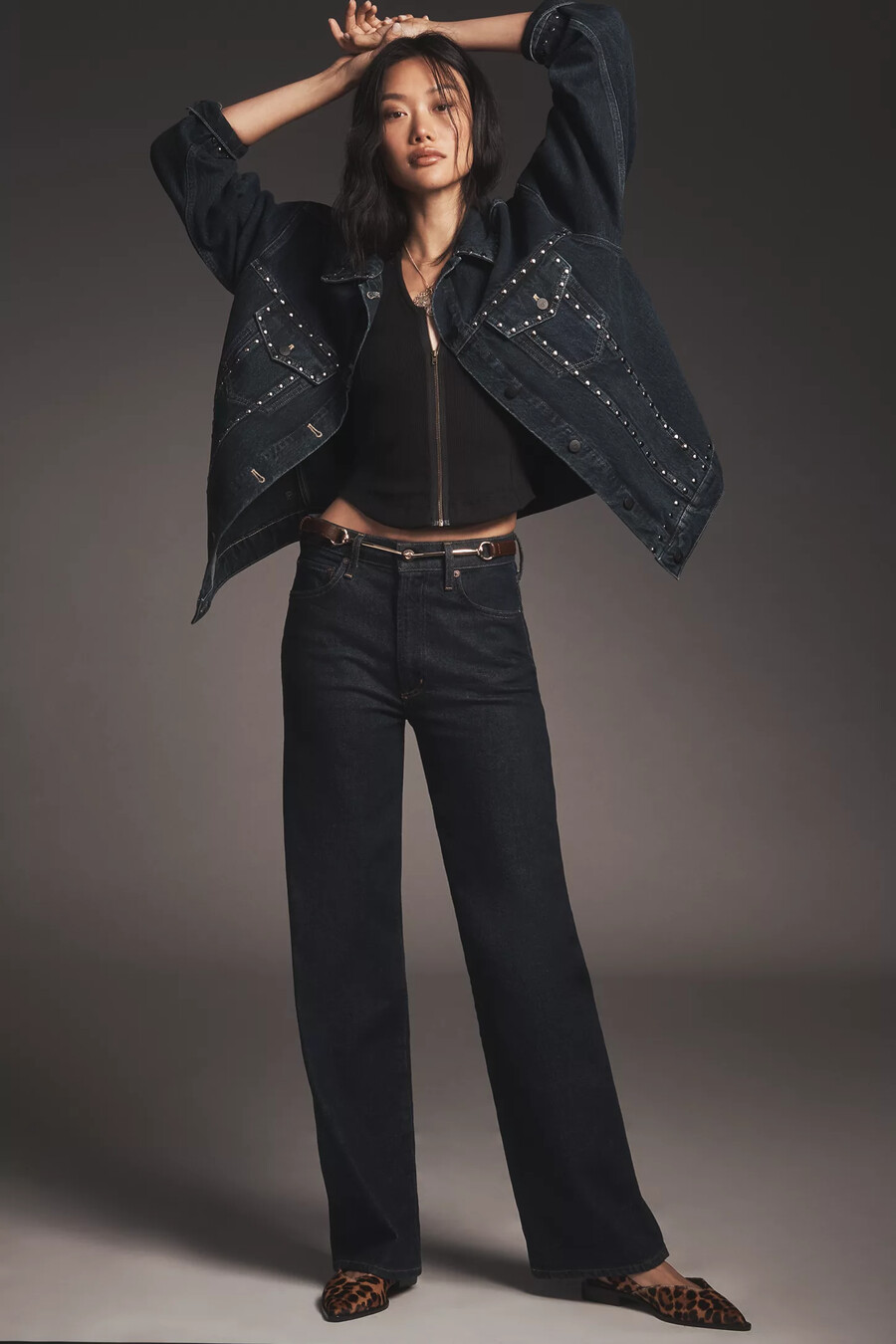 chaqueta vaquera estilo boyfriend weston de pilcro edición con tachuelas