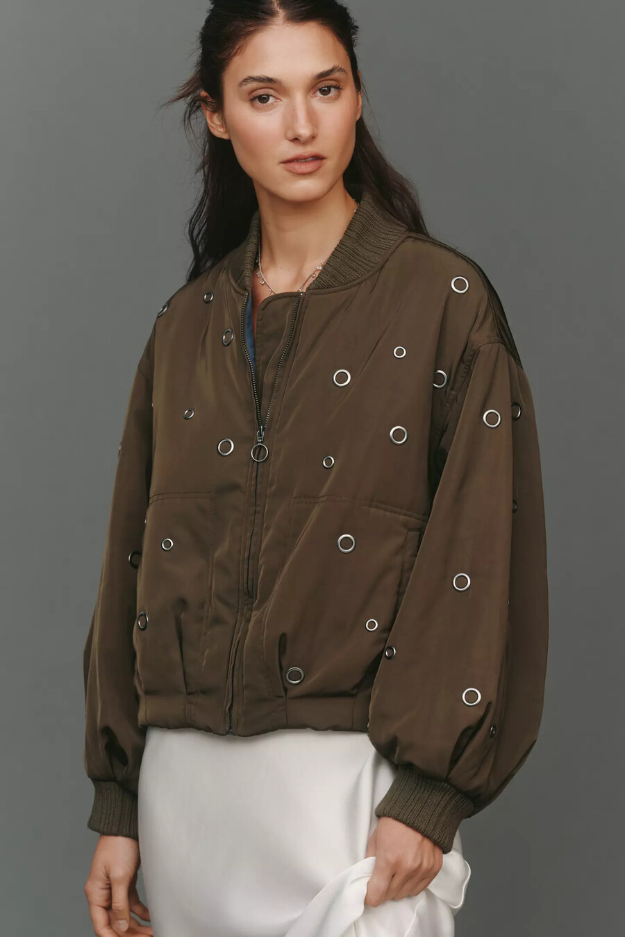 chaqueta bomber con ojales de pilcro