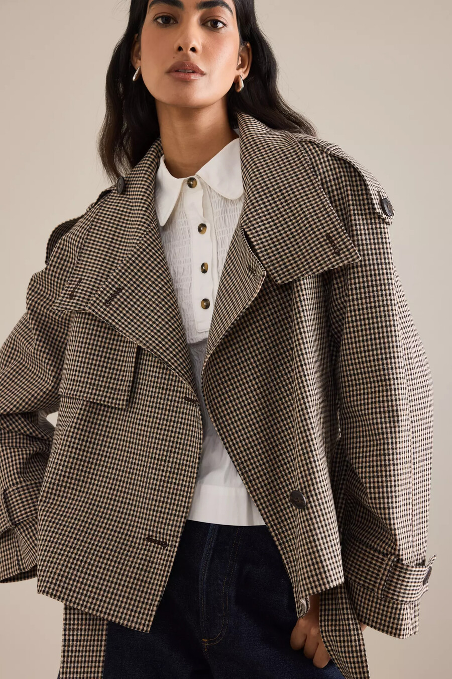 gabardina corta a cuadros de anthropologie