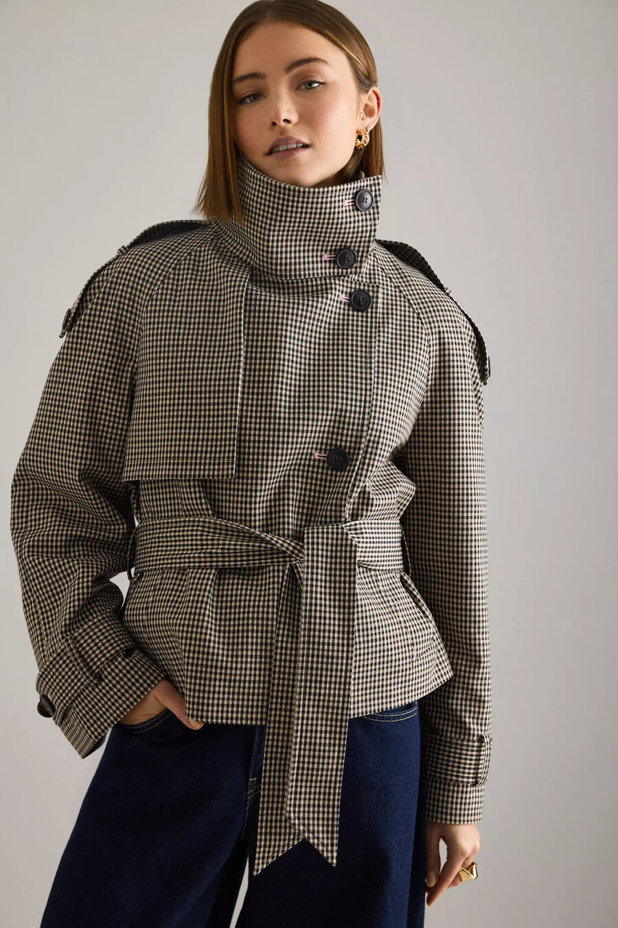 gabardina corta a cuadros de anthropologie