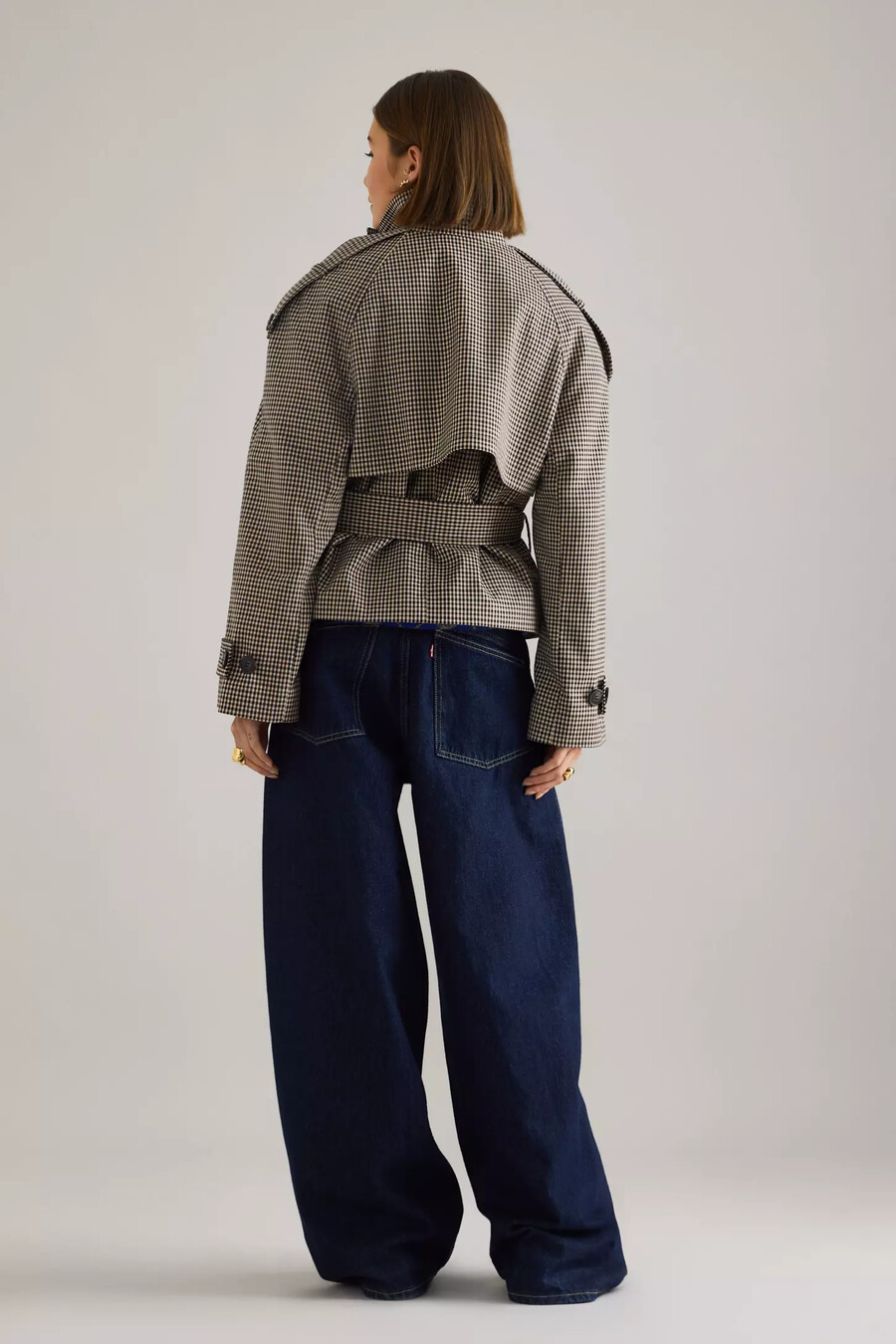 gabardina corta a cuadros de anthropologie