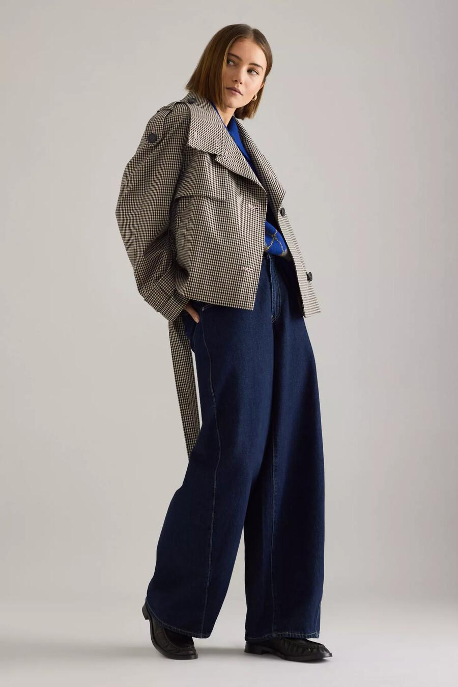 gabardina corta a cuadros de anthropologie