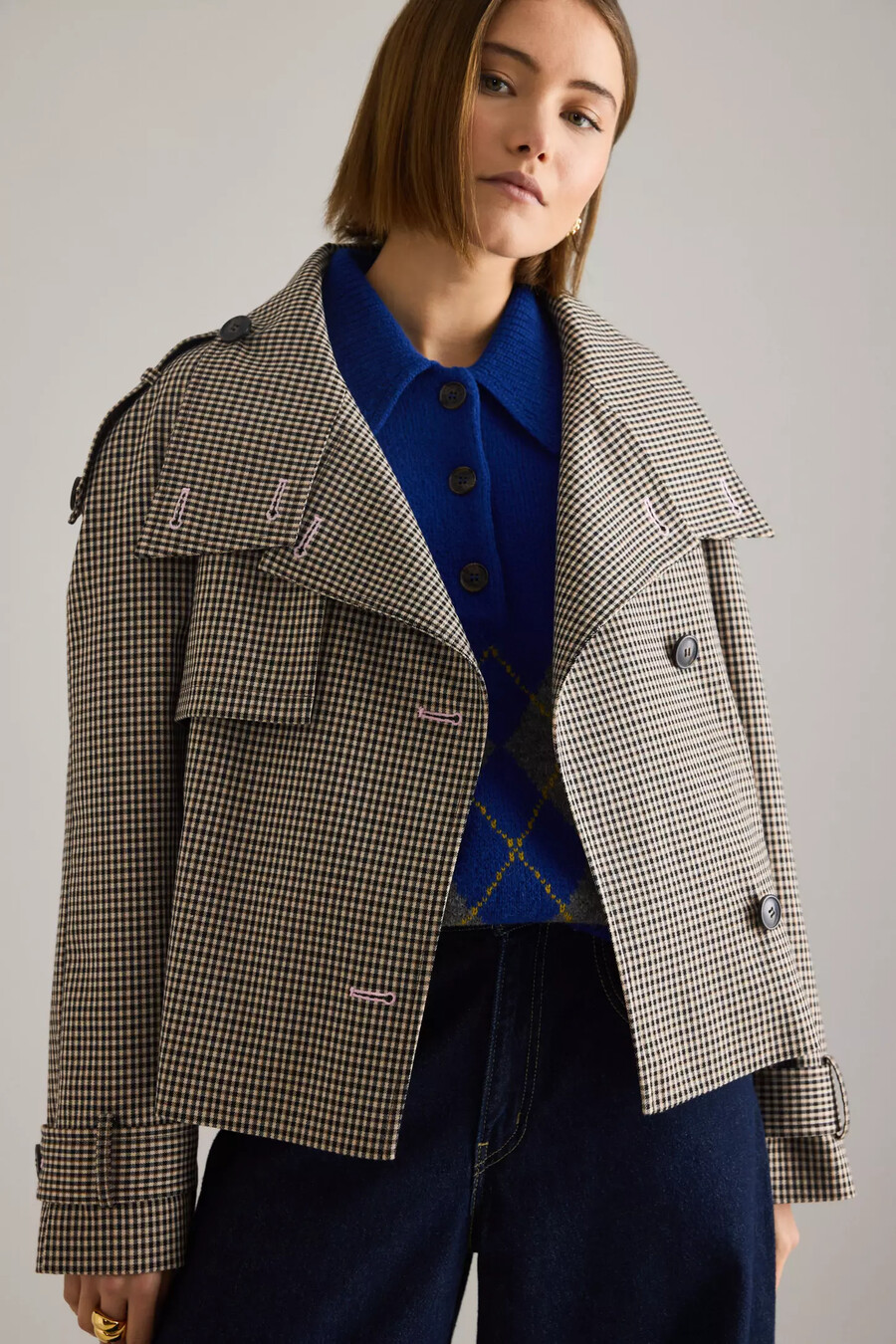 gabardina corta a cuadros de anthropologie