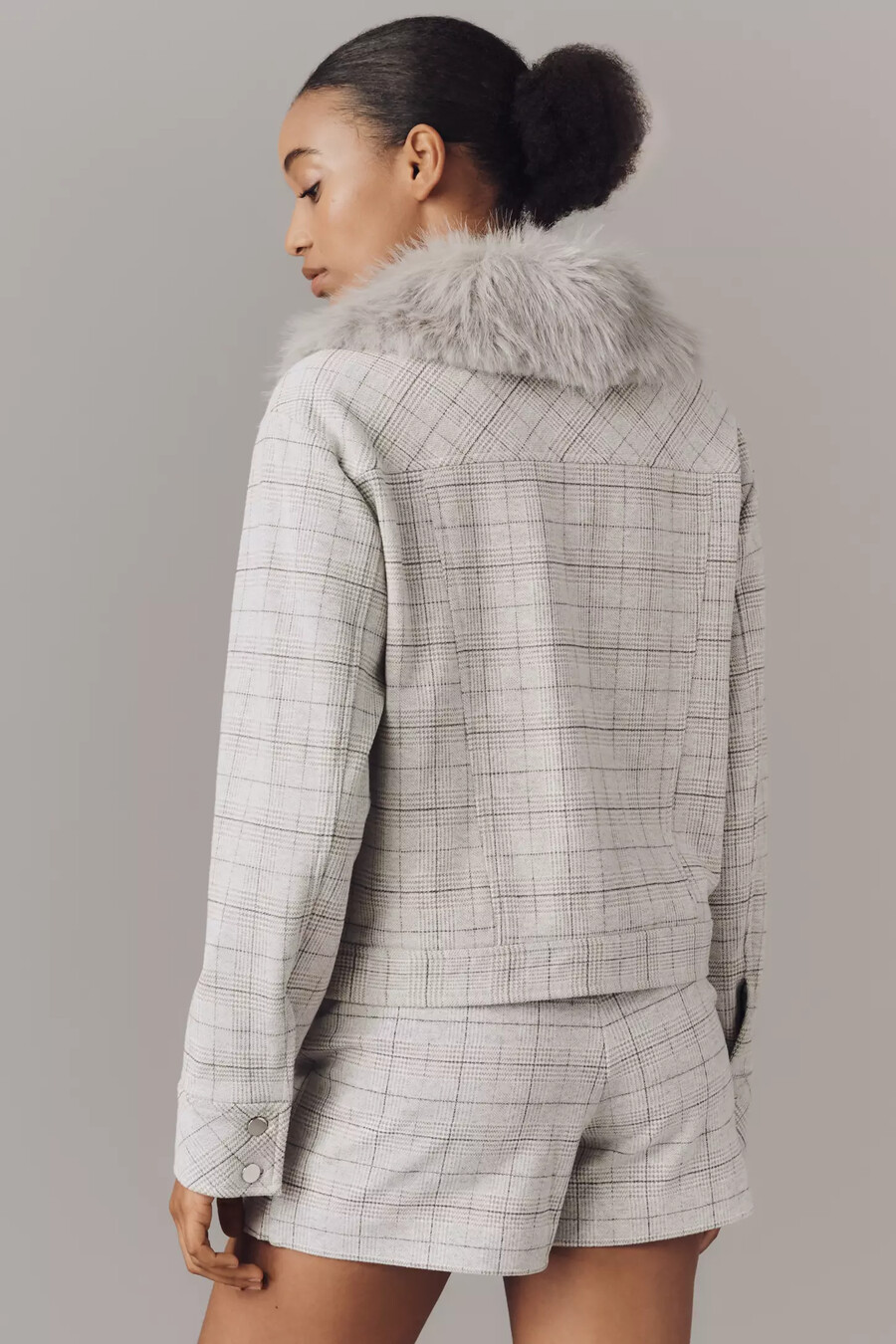 chaqueta a cuadros con cuello de piel sintética de maeve