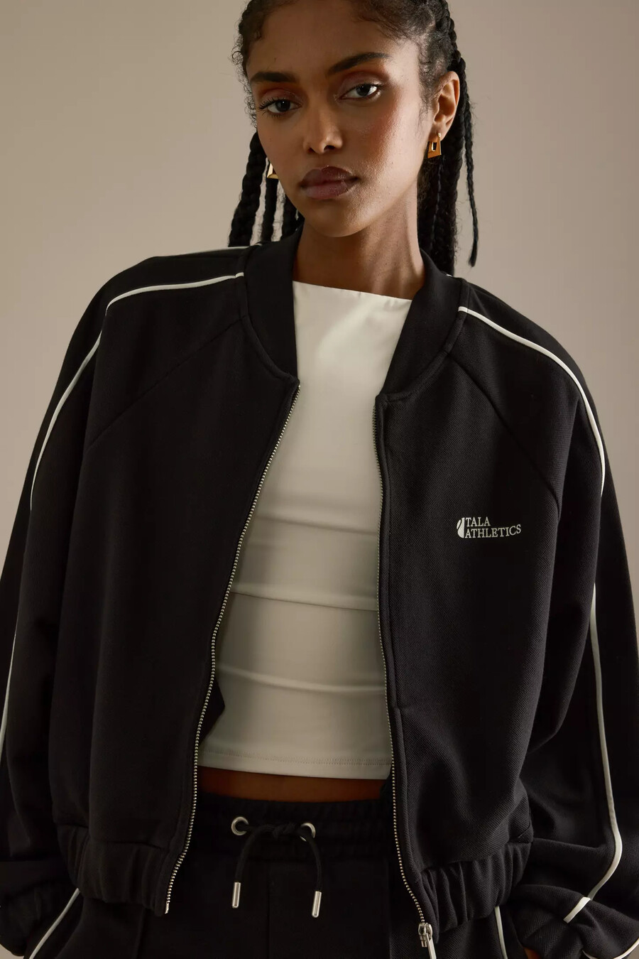 chaqueta deportiva con ribete en contraste tala