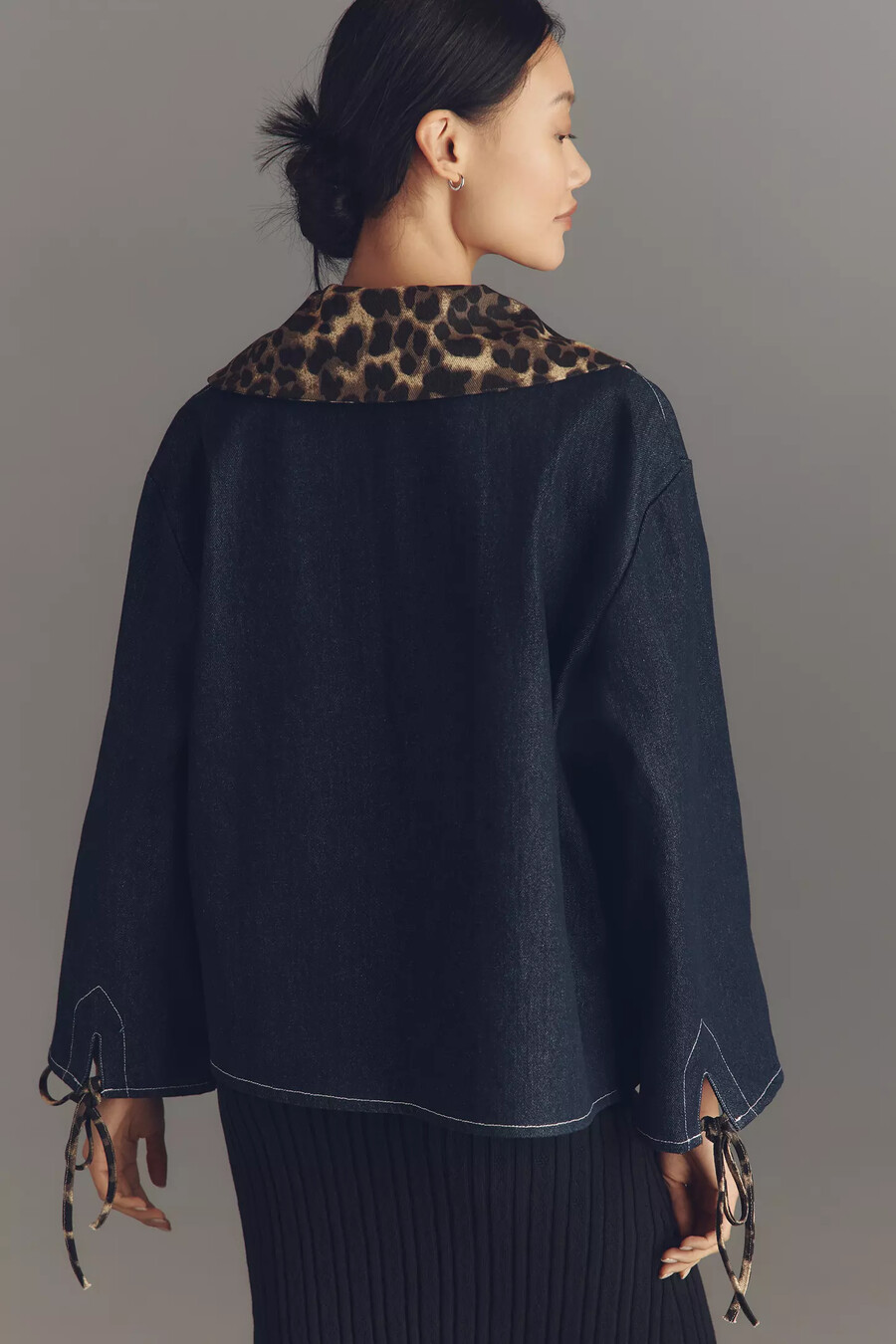 chaqueta vaquera cuadrada con cuello de leopardo de maeve