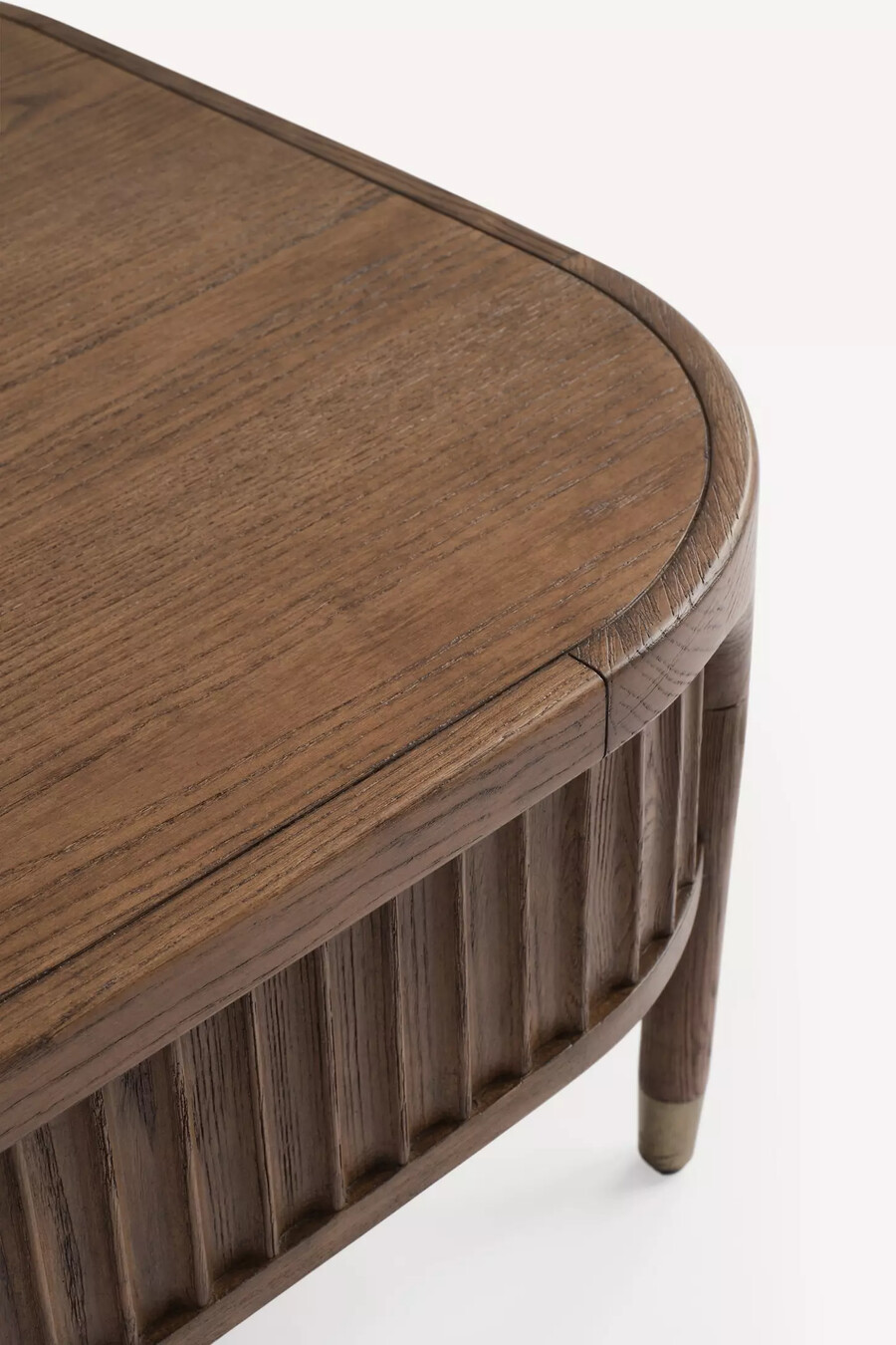 la mesa de centro de madera estriada isla